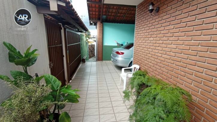 Casa à venda com 2 quartos, 145m² - Foto 2