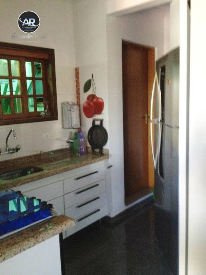 Casa à venda com 4 quartos, 250m² - Foto 9