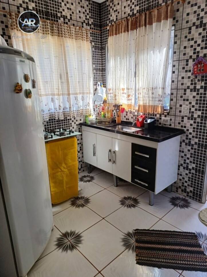 Casa à venda com 2 quartos, 60m² - Foto 3