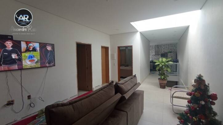 Casa à venda com 3 quartos, 152m² - Foto 1