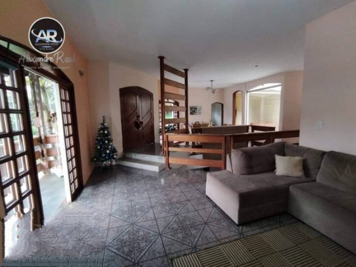 Casa à venda com 3 quartos, 450m² - Foto 1