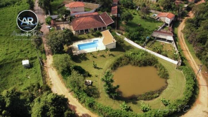 Fazenda à venda com 3 quartos, 300m² - Foto 1