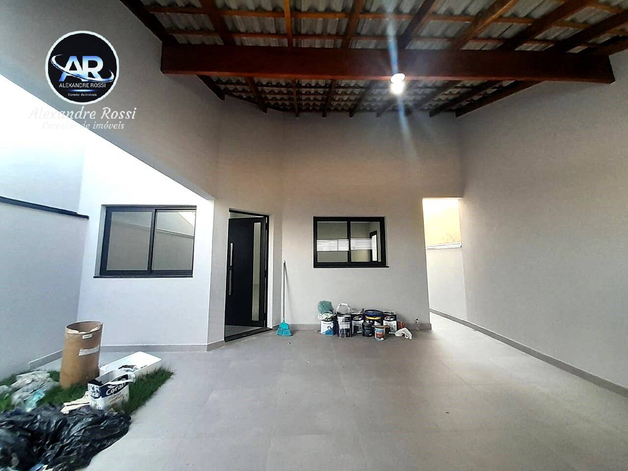 Casa à venda com 3 quartos, 108m² - Foto 1