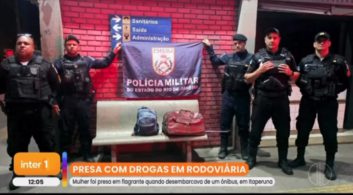 Mulher é presa com mais de 1.380 pinos de cocaína e tablete de crack na rodoviária de Itaperuna